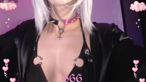 Snapshot of gothicute chatting on April 23, 2026, 3:41 am online show from April 23, 2026, 3:41 am