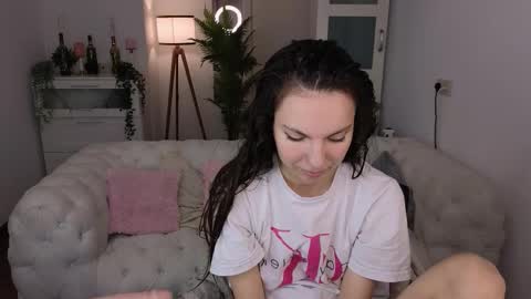 grace_autumn_mood online show from November 17, 2025, 5:57 am