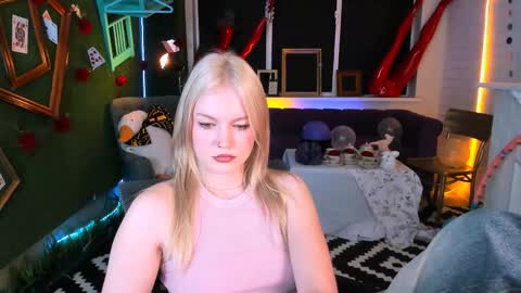 Grace Glamour online show from September 25, 2025, 5:44 am