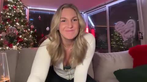 Snapshot of graciemae_baexx chatting on December 22, 2024, 12:07 am Gracie Mae online show from December 22, 2024, 12:07 am