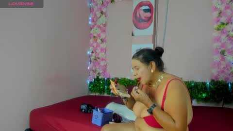 Snapshot of grandmother_milf chatting on February 2, 2025, 2:48 am Mi Name is violeta  online show from February 2, 2025, 2:48 am