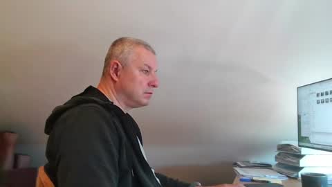 grau197077 online show from April 28, 2026, 7:46 am