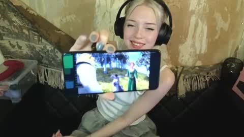 Snapshot of graylovescookies chatting on December 2, 2024, 8:22 pm graylovescookies online show from December 2, 2024, 8:22 pm