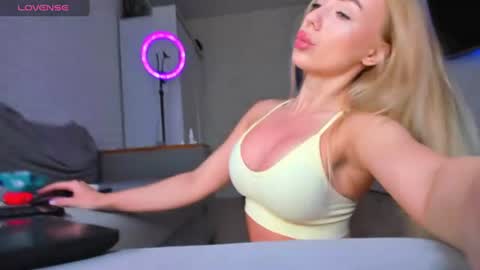 Anny online show from June 25, 2026, 5:45 am