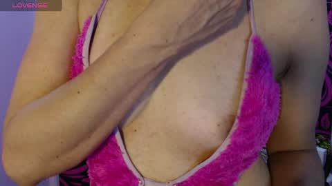 Snapshot of great_pussy20 chatting on February 24, 2025, 3:23 am Isabella online show from February 24, 2025, 3:23 am