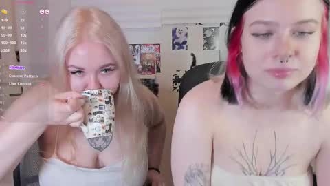 Lina 3 online show from November 14, 2025, 1:21 pm