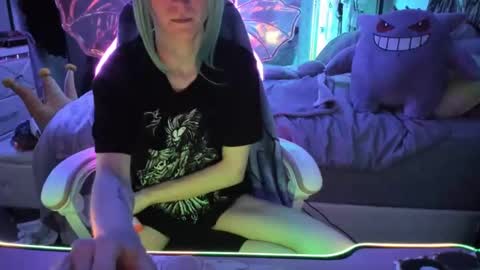 Snapshot of greeneyedlovexo chatting on November 2, 2025, 5:10 am GreenEyedLovexo online show from November 2, 2025, 5:10 am