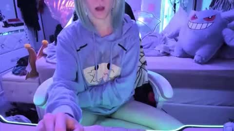 Snapshot of greeneyedlovexo chatting on November 10, 2025, 2:27 pm GreenEyedLovexo online show from November 10, 2025, 2:27 pm