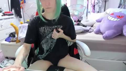 Snapshot of greeneyedlovexo chatting on November 12, 2025, 7:03 pm GreenEyedLovexo online show from November 12, 2025, 7:03 pm