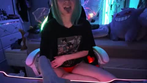 Snapshot of greeneyedlovexo chatting on November 19, 2025, 6:13 am GreenEyedLovexo online show from November 19, 2025, 6:13 am