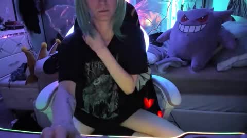 Snapshot of greeneyedlovexo chatting on November 21, 2025, 8:35 am GreenEyedLovexo online show from November 21, 2025, 8:35 am