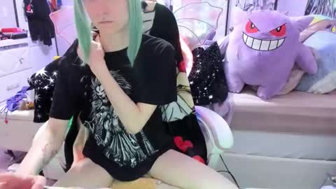 Snapshot of greeneyedlovexo chatting on November 22, 2025, 9:58 pm GreenEyedLovexo online show from November 22, 2025, 9:58 pm