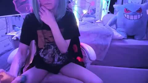 GreenEyedLovexo online show from May 15, 2026, 1:40 pm