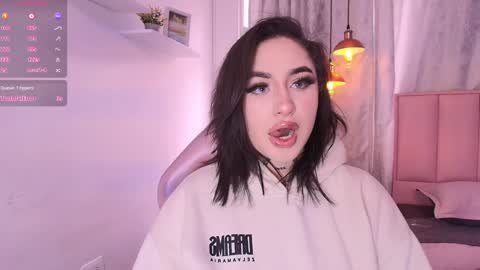 Snapshot of greennbella chatting on December 21, 2024, 7:16 pm online show from December 21, 2024, 7:16 pm