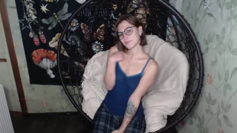 Lina online show from October 5, 2025, 11:19 am