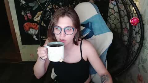 Snapshot of greenwitch9 chatting on May 22, 2026, 10:32 am Lina online show from May 22, 2026, 10:32 am