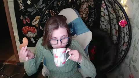 Snapshot of greenwitch9 chatting on May 28, 2026, 9:28 am Lina online show from May 28, 2026, 9:28 am