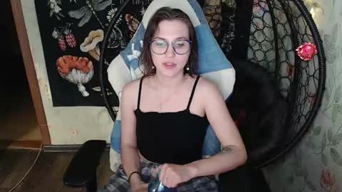 Snapshot of greenwitch9 chatting on June 9, 2026, 12:06 pm Lina online show from June 9, 2026, 12:06 pm