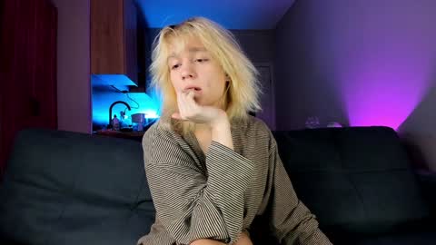 Greg-independent model online show from December 7, 2024, 7:10 pm