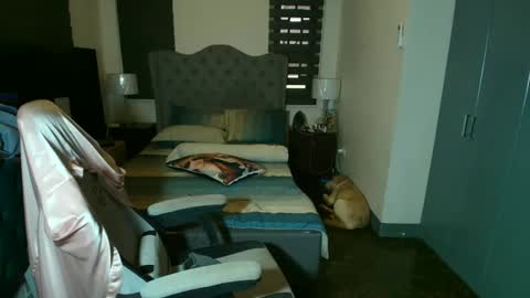 Snapshot of greta_v chatting on October 5, 2025, 2:21 am greta_v online show from October 5, 2025, 2:21 am