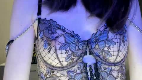 Snapshot of gretamiln chatting on December 19, 2025, 10:17 pm Greta online show from December 19, 2025, 10:17 pm