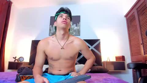 Snapshot of grey_noa22 chatting on April 21, 2026, 12:33 pm Benjamin online show from April 21, 2026, 12:33 pm