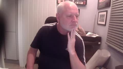 Snapshot of greyfox_6000 chatting on February 18, 2025, 11:19 pm greyfox_6000 online show from February 18, 2025, 11:19 pm