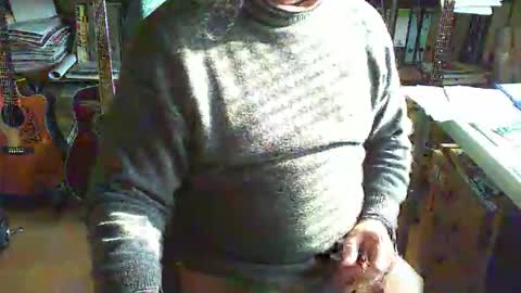 Snapshot of greyhounddog chatting on April 3, 2026, 4:05 pm greyhounddog online show from April 3, 2026, 4:05 pm