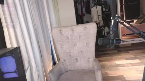 Snapshot of greyslopez chatting on October 24, 2025, 8:38 pm Greyslopez online show from October 24, 2025, 8:38 pm