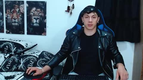 griego01 online show from March 3, 2025, 2:36 am