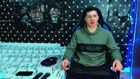 Snapshot of griego01 chatting on June 5, 2026, 7:03 am griego01 online show from June 5, 2026, 7:03 am