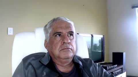 Snapshot of grisa01 chatting on June 23, 2026, 3:32 pm grisa01 online show from June 23, 2026, 3:32 pm
