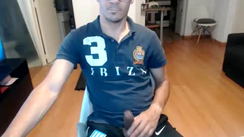guachin_new online show from June 1, 2026, 10:33 pm