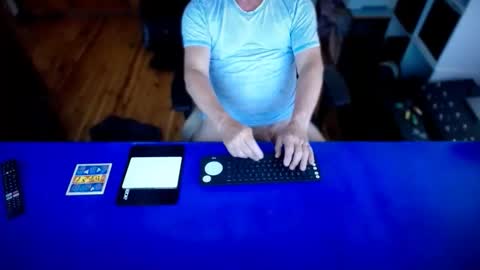 guesswhatigot2 online show from November 2, 2025, 4:15 am