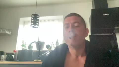 guil0 online show from September 9, 2025, 9:53 am