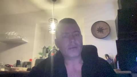 guil0 online show from September 30, 2025, 7:13 am