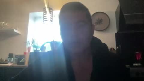 guil0 online show from October 18, 2025, 10:38 am