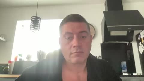 guil0 online show from November 8, 2025, 11:32 am