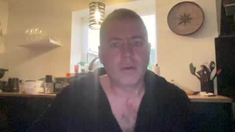 guil0 online show from November 10, 2025, 10:47 am