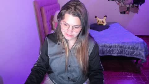 Hello Im Julieta Im 25 years old welcome to my room have fun and be happy. online show from January 7, 2025, 2:53 am