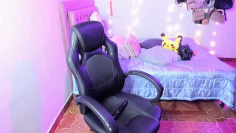 Hello Im Julieta Im 25 years old welcome to my room have fun and be happy. online show from January 24, 2025, 8:13 am