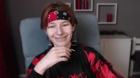 guitarandangell online show from December 17, 2025, 6:25 pm