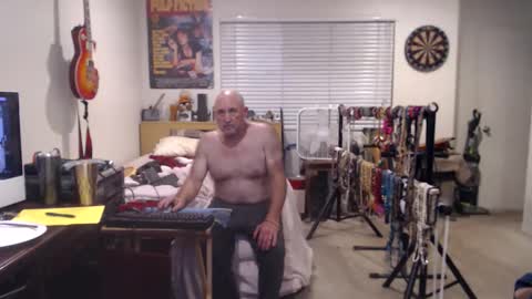 Mario online show from October 19, 2025, 3:51 am