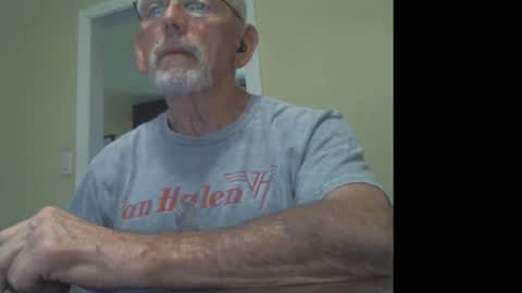 Snapshot of gulfcoast1952 chatting on October 28, 2025, 1:36 pm Roy online show from October 28, 2025, 1:36 pm