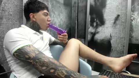 Snapshot of gury_tattoo chatting on May 23, 2026, 2:32 pm Gury online show from May 23, 2026, 2:32 pm