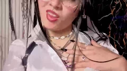 Miss online show from September 21, 2025, 1:46 pm