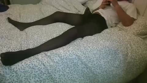 Snapshot of guysinnylons chatting on February 27, 2025, 10:15 am guysinnylons online show from February 27, 2025, 10:15 am