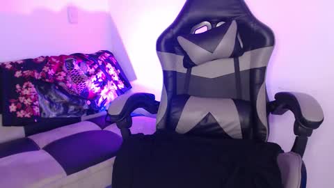 gwenhazel online show from October 22, 2025, 11:43 am