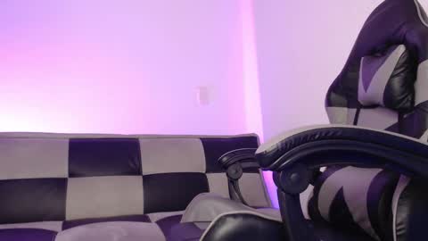 gwenhazel online show from November 22, 2025, 11:09 am