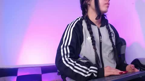 gwenhazel online show from December 1, 2025, 11:15 am